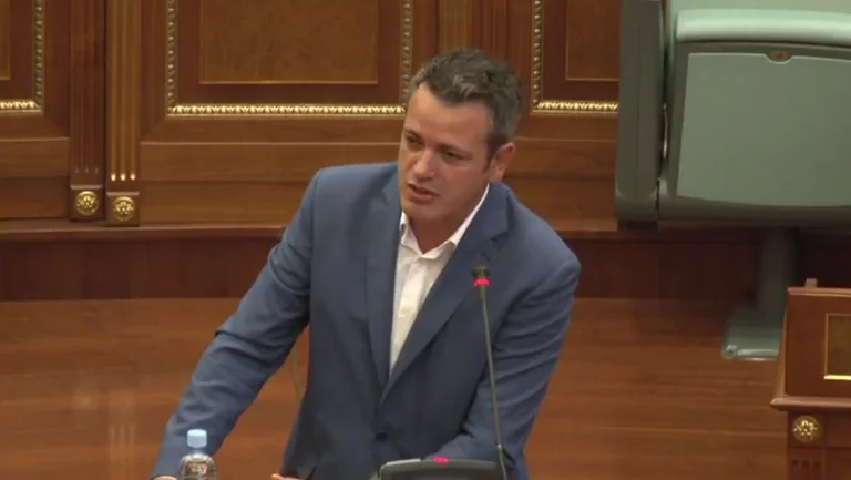 Gashi-pozitës: Në ora 16:00 prapë keni thirrë seancë të jashtëzakonshme, ku është jashtëzakonshmëria?
