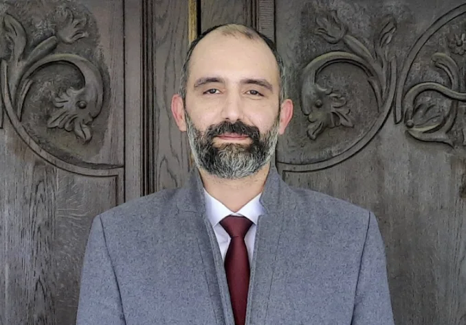 Ndodhi edhe kjo: Abrashi i VV-së tërthorazi akuzon ambasadorin Hovenier për ndërhyrje në rastin Devolli