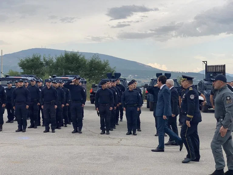 Kurti porosit policët në kampin “Enver Zymberi”: Luftoni grupet kriminale