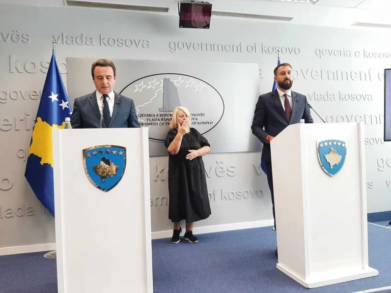 Kurti pyetet për pesë ministrat e tij që po hetohen, gazetarët marrin këtë përgjigje
