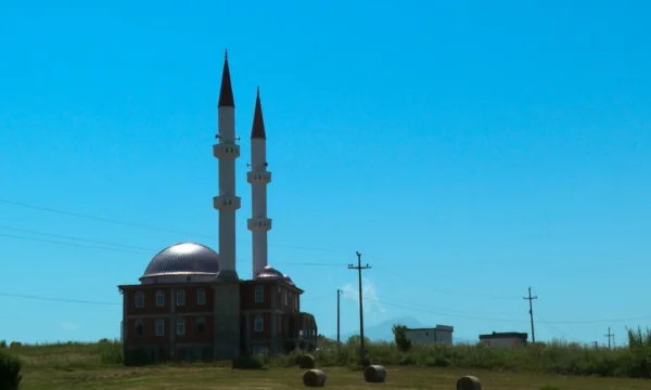 Krejt çka dihet për xhamitë në Skifteraj e Ramnishtë të cilat frekuentohen nga indvidë të dyshimtë