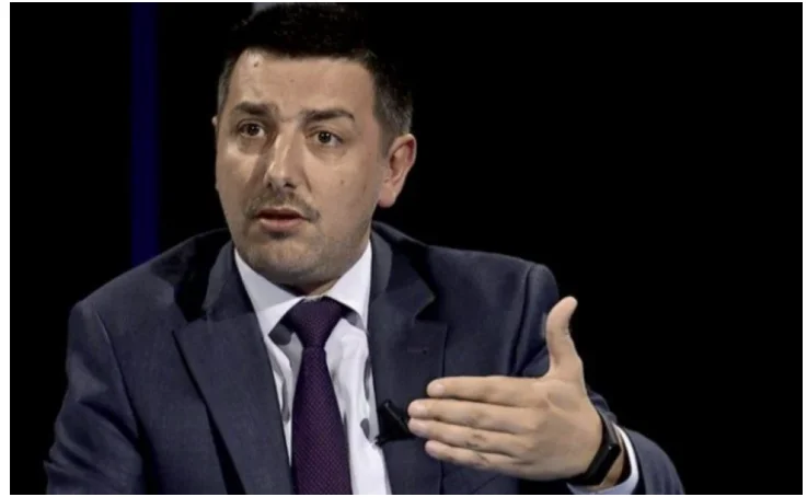 Edhe për dy muaj masën e arrestit shtëpiak për të dyshuarit për sulm ndaj gazetarit Valon Syla