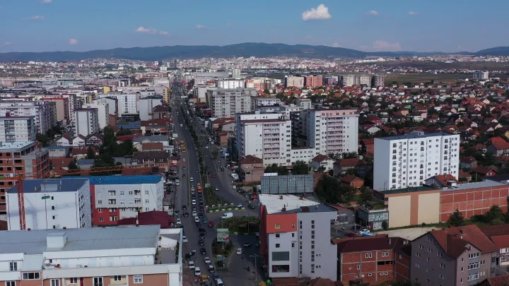 Una persona en Fushe Kosovo encuentra la vida sin señales