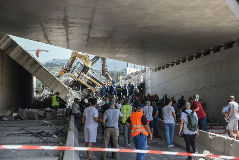Pieds de pont dans la ville grecque de Patras, un mort et huit blessés