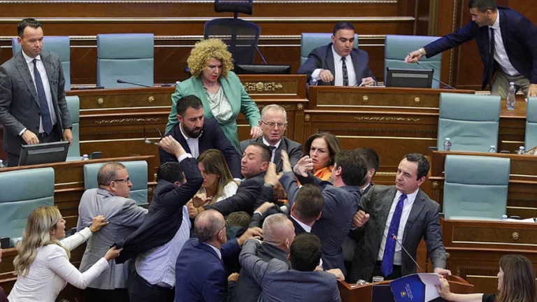 Poder decidido para continuar el trabajo del Parlamento, la oposición lo acusa de fracaso