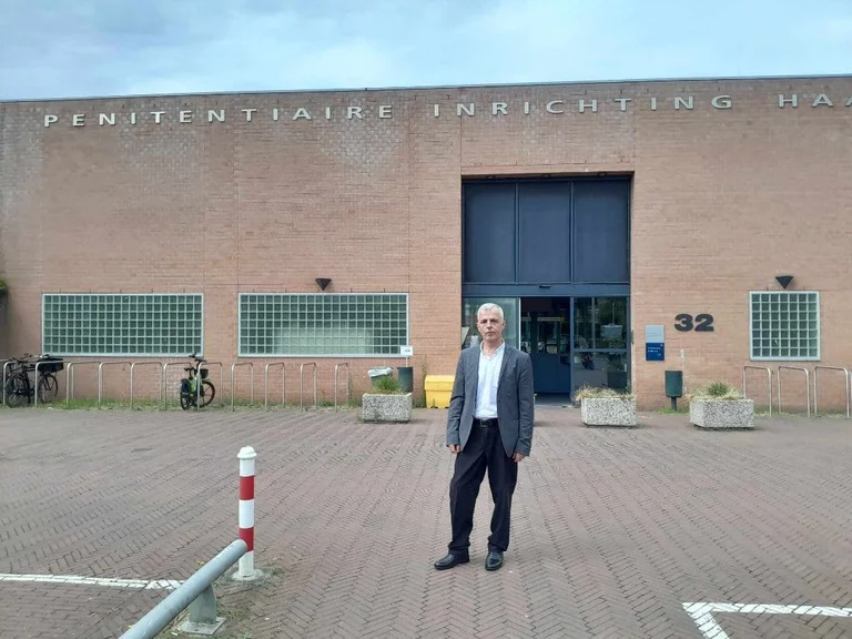Klinaku visite les dirigeants de l'UCK à La Haye : les envahisseurs serbes devraient avoir leur place ici.
