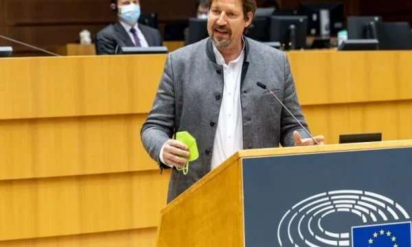 Austrian Eurodeput: Lajcak unterstützt Serbien offen gegen Kosovo