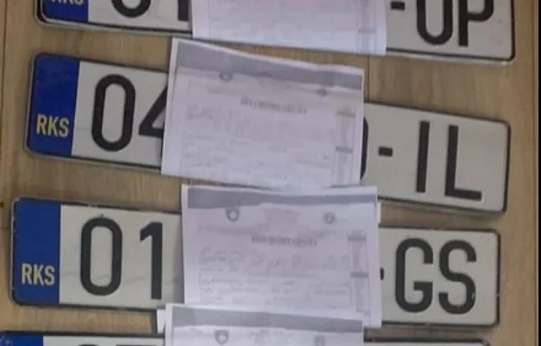 La policía continúa control de tráfico a través de autos inteligentes