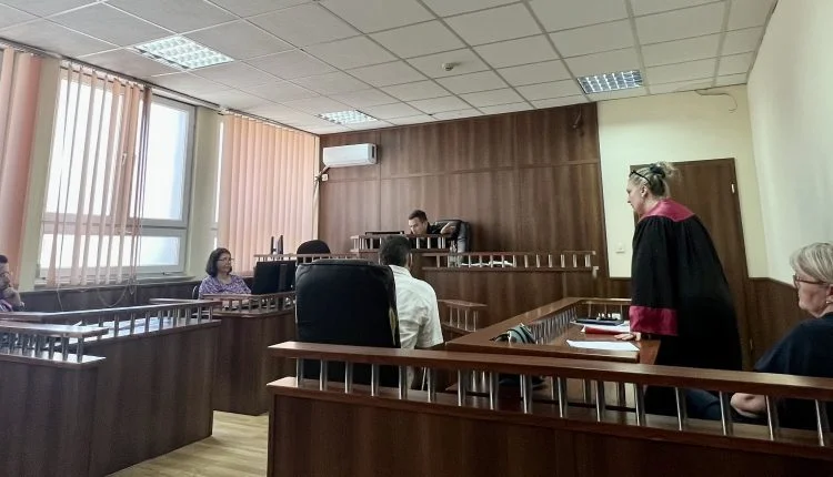 I testimoni sostengono che il funzionario è stato respinto per non aver rispettato l'ordine illegale del Consiglio