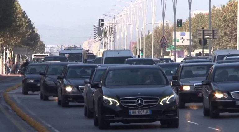 BENZ che cade da “roni” per generazioni in Albania