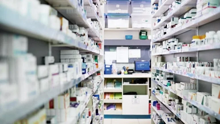 QKUUK continue de manquer de médicaments essentiels