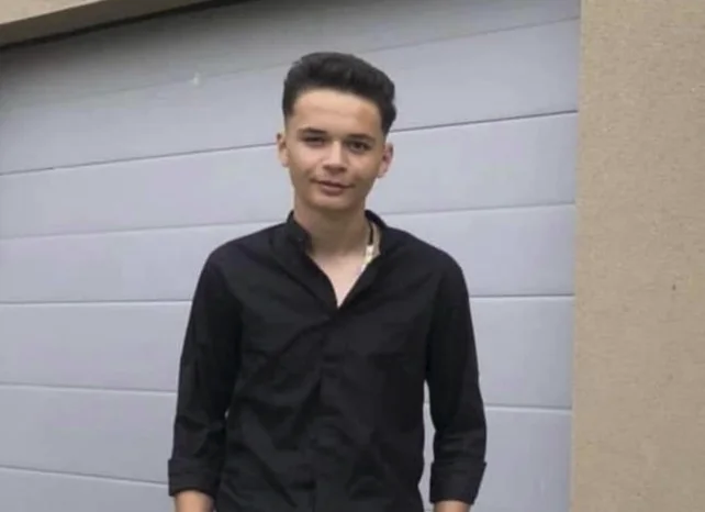 C'est l'homme de 17 ans du Vietnam qui a été poignardé à mort.