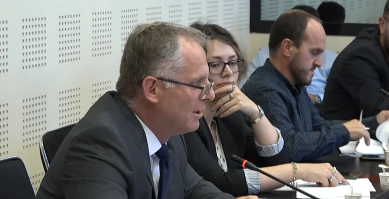 Bislimi continúa informando, no se reunió la Comisión para la Integración Europea