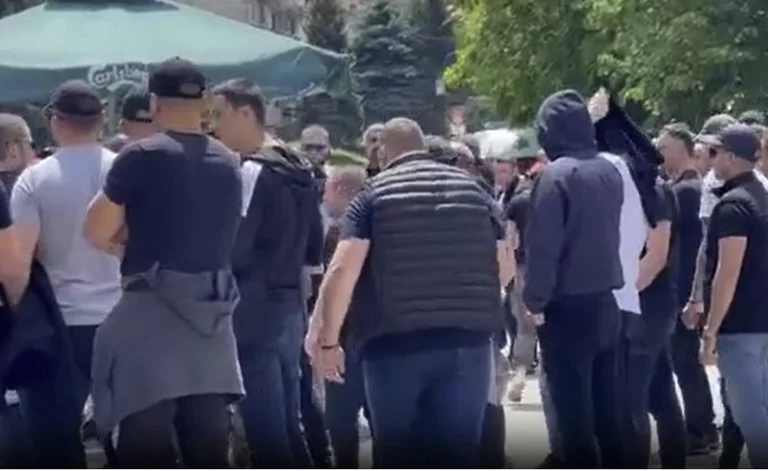 Atti contro due serbi che hanno attaccato giornalisti KFOR, soldati