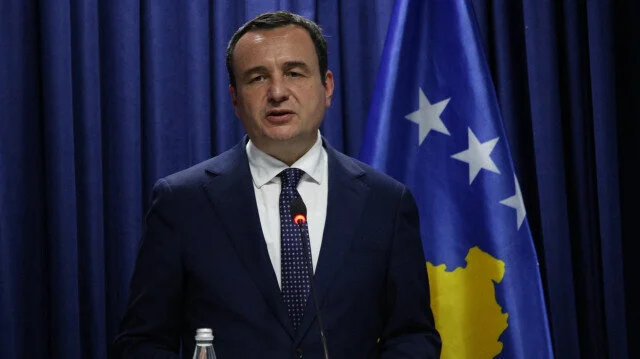 Kurti revient au Kosovo après quatre jours