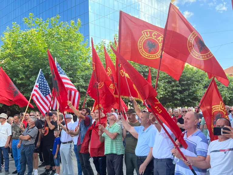 Vetaniani mobilitano per le proteste