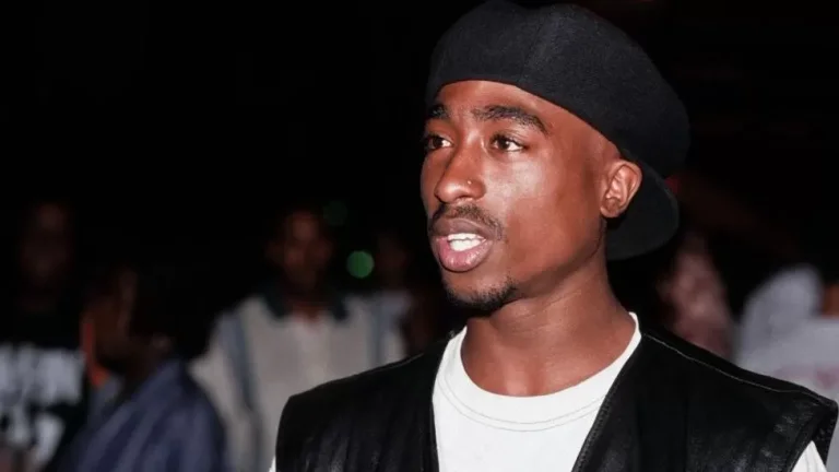 Dopo 27 anni di omicidio di Tupac, la polizia sta conducendo indagini in una casa nel quartiere dove il rapper è stato ucciso.