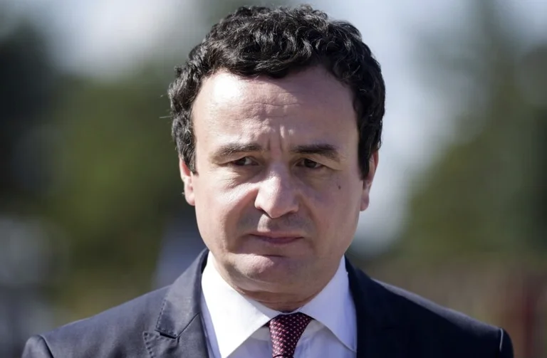 Kurti de Grèce admet qu'il a libéré le nord, dit qu'il est le prochain pour des élections extraordinaires