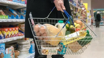How can you save more money while shopping, the English family uses these methods
