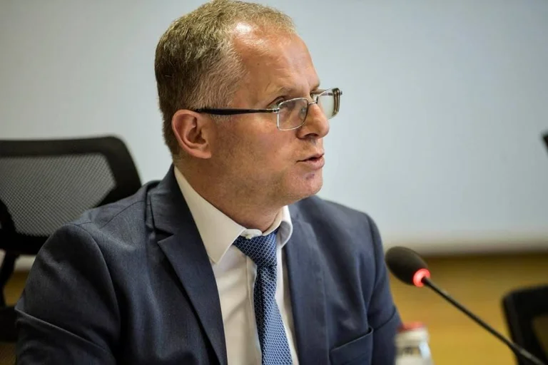 Confirmado que Bislim se dirige a Bruselas mañana, el lado serbio confirmó