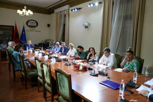 Albanie : Candidats pour les Ambassadeurs au Kosovo, Serbie Rapport à la Commission parlementaire