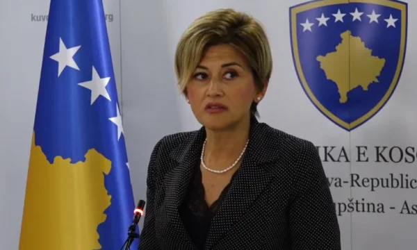Deputetët e VV-së ia ndalën fjalën me zhurmë Pacollit, Mimoza Kusari tregon pse u pengua ish shefi i saj