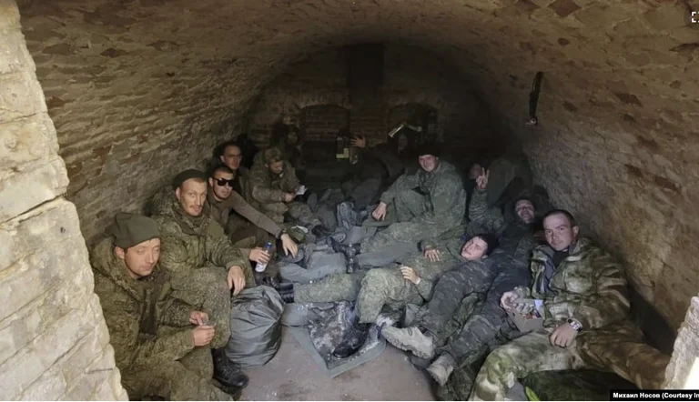 Des soldats russes détenus dans des sous-sols suite au refus de se battre en Ukraine