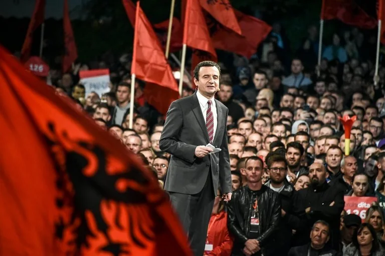 Albin Kurti: Von “bis hin zu kleineren Berichten mit Albanien