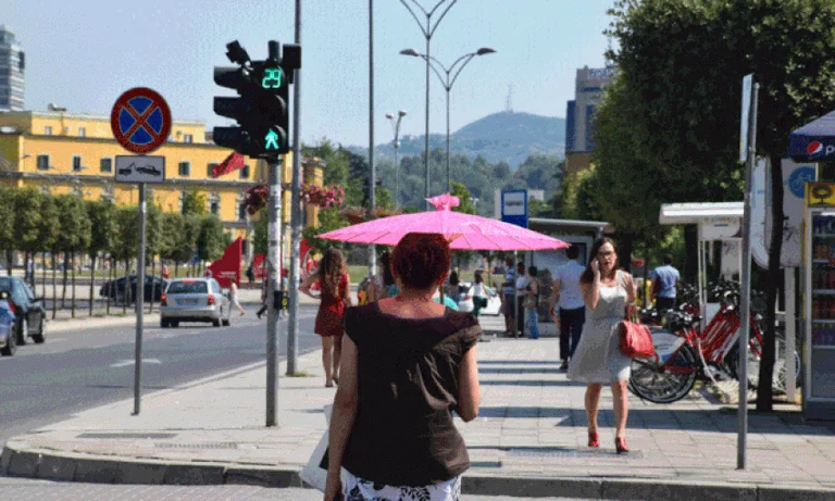 Die Temperatur von 42 Grad, dies sind die Städte Albaniens mit scorching Temperaturen