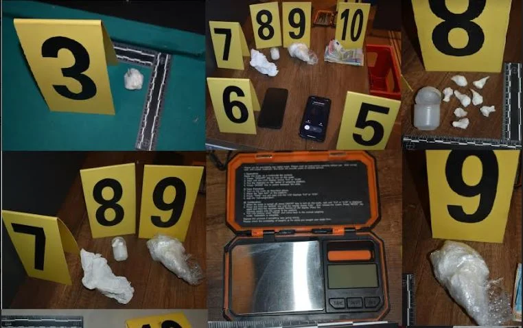 Cinque arrestati, la polizia prende droghe del valore di 10.000 euro