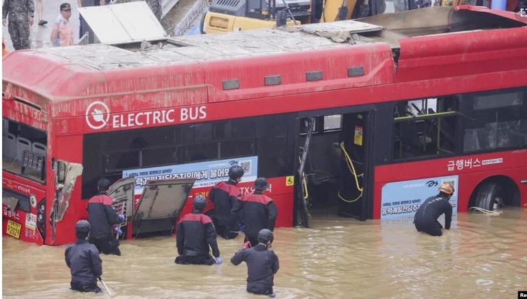 Hochwasser in Südkorea nehmen das Leben von mindestens 39 Menschen