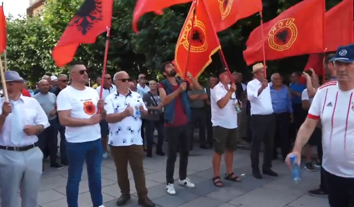Der Protest endet leise: Veteranen warnen mehr Proteste, wenn das Gesetz für Mindestlohn erlassen wird