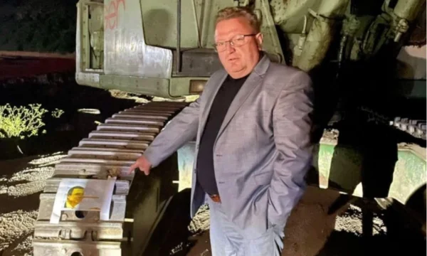 Sein Berisha Boden auf <x0ren” Kurtin für Pristina-Podujevo Road: Ich arbeite an der dritten Minister-Tour.