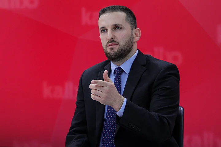 Abogado: En un país democrático, Besnik Bislim tendría que ir a la prohibición durante 48 horas