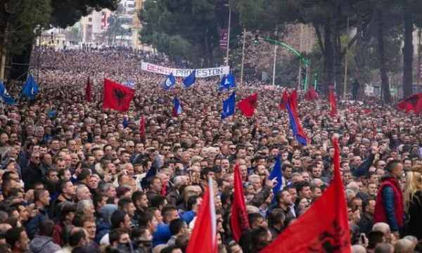 Heute Oppositionsproteste in Tirana und Gerichtsurteil auf DP-Stempel
