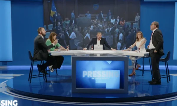 Ramabaya sort le studio, Lushtaku le lie à UDB, il l'appelle “rugac”
