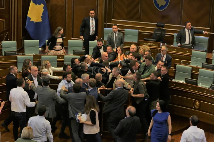 Le PDK dit que Besnik Bislimi a commencé à battre à l'Assemblée