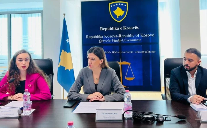 Oh, c'est ça ! Le conseiller Albulen Haxhiu critique la société civile, Kadri Veselin en prison, sauf Mimoza Kusar