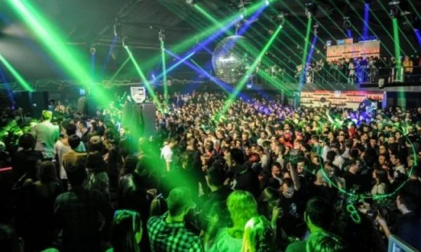 Il 1 agosto, i gastronomi saranno multati se non rispettano i decibil di musica consentiti