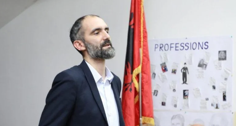 Biseda e Kusarit me Simiqin e Radojiçiqin, Abrashi i VV-së ‘guxon’ të akuzojë opozitën për lidhje me Listën serbe