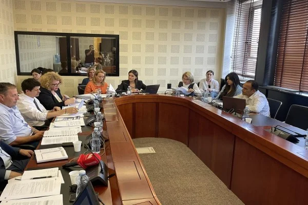 Commission clash, opposition criticised for Minister Hajdari's performance