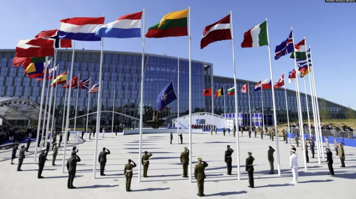 I leader della NATO si riuniscono in Lituania, al di fuori dell'ordine del giorno