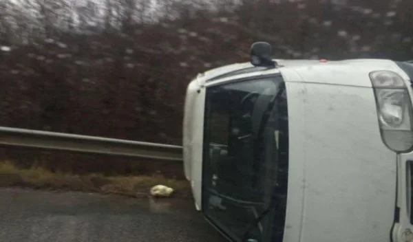 Anno colpisce quattro persone