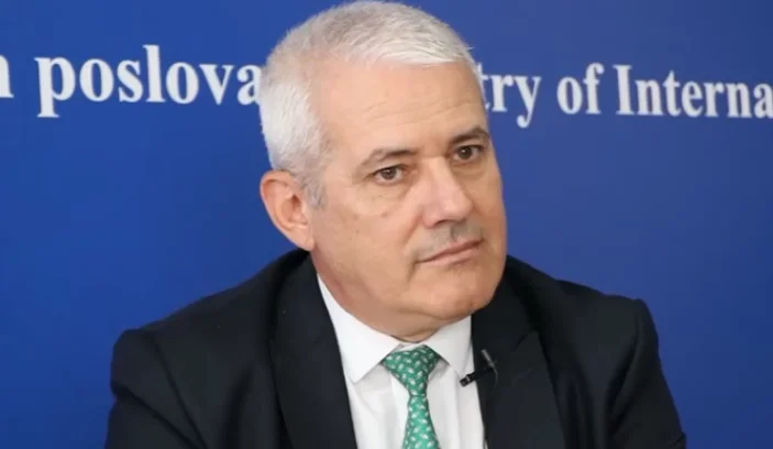 Svechla dice che non è contro il popolo serbo, ma contro i progetti Shovinist e i criminali della Serbia