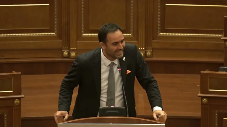 Konjufca ridiculise l'opposition : Ne provoquez pas la majorité à voter pour l'élection