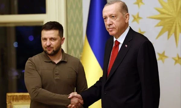 Zelensky ringrazia Erdogan per il ritorno ex comandanti ucraini casa