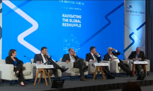 Abstract Slush of “Lajcak: EU muss neue Menschen in den Dialog bringen
