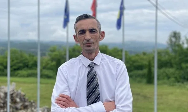 Zvecan Mayor Téléchargements