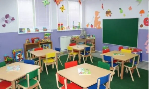 Comune di Pristina dà 70 euro per la registrazione dei bambini in istituzioni private prescolastiche
