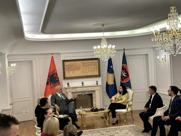 Osmani HINA Rama Treffen beginnt